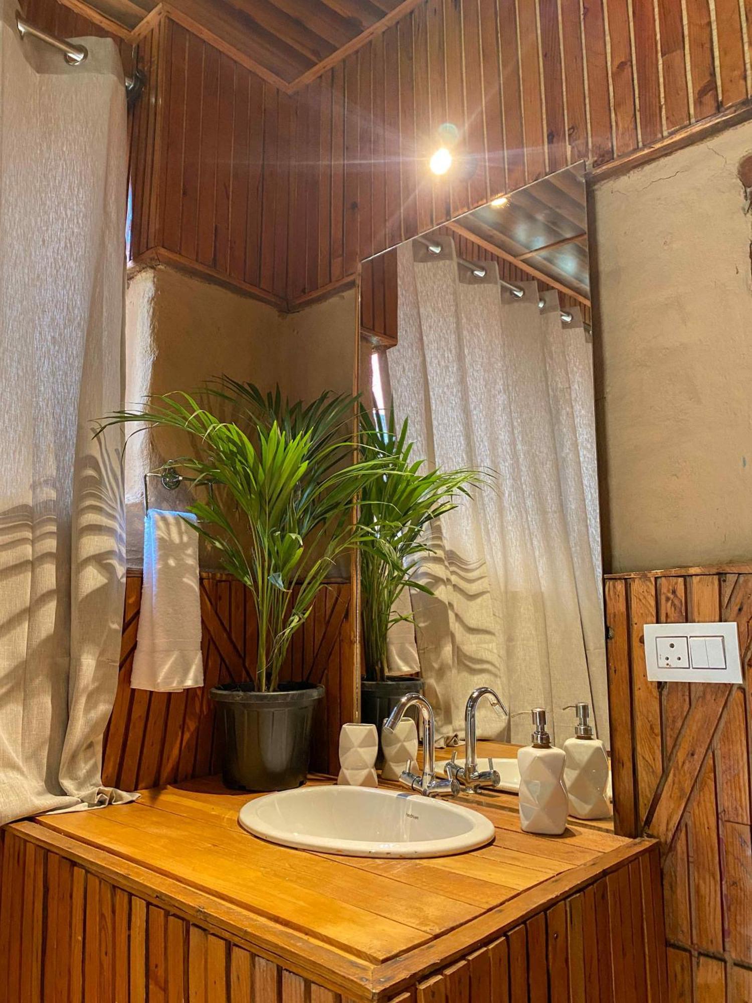 Whoopers Boutique Resort Jibhi Kültér fotó